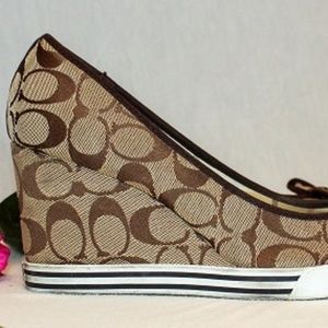 Coach Bow Sweetie Wedge Shoes Size 11 M Beige& Bro